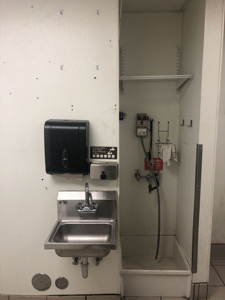 Stand Alone Building Lease Opportunity: 11636 SW Pacific Hwy, Portland, OR 97223